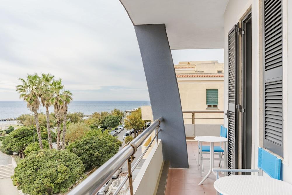 Hotel Riviera Anzio Exteriör bild